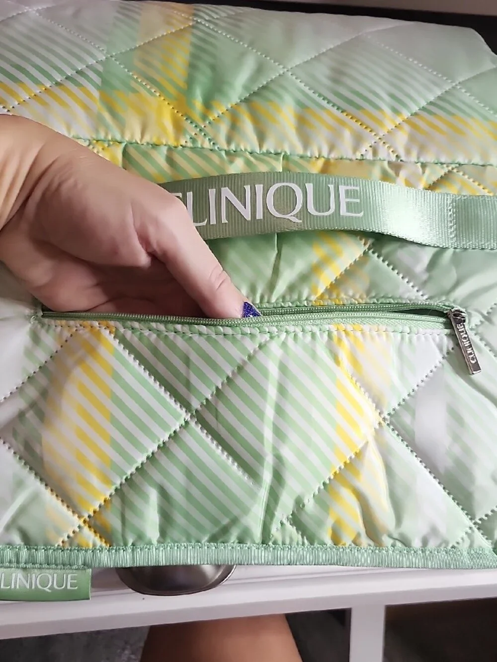New Clinique Quilted Travel Picnic Blanket in Mint Green & Yellow With Handle